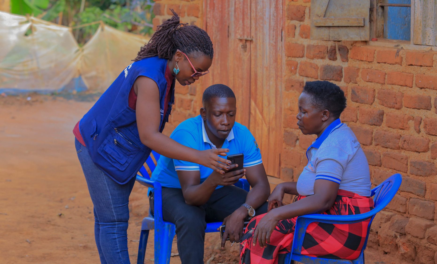 Clare Ojambo, CHS, with Samanya Muzamiru, CHEW in Mpungwe subcounty, Mayuge district during a home visit. 