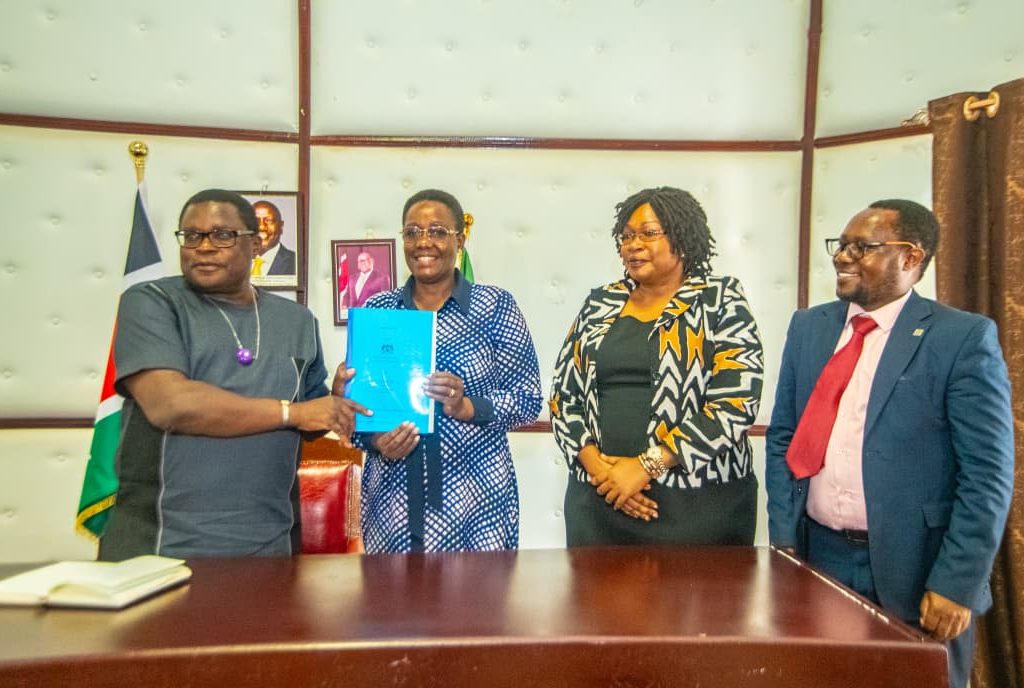 The teams after the signing. 