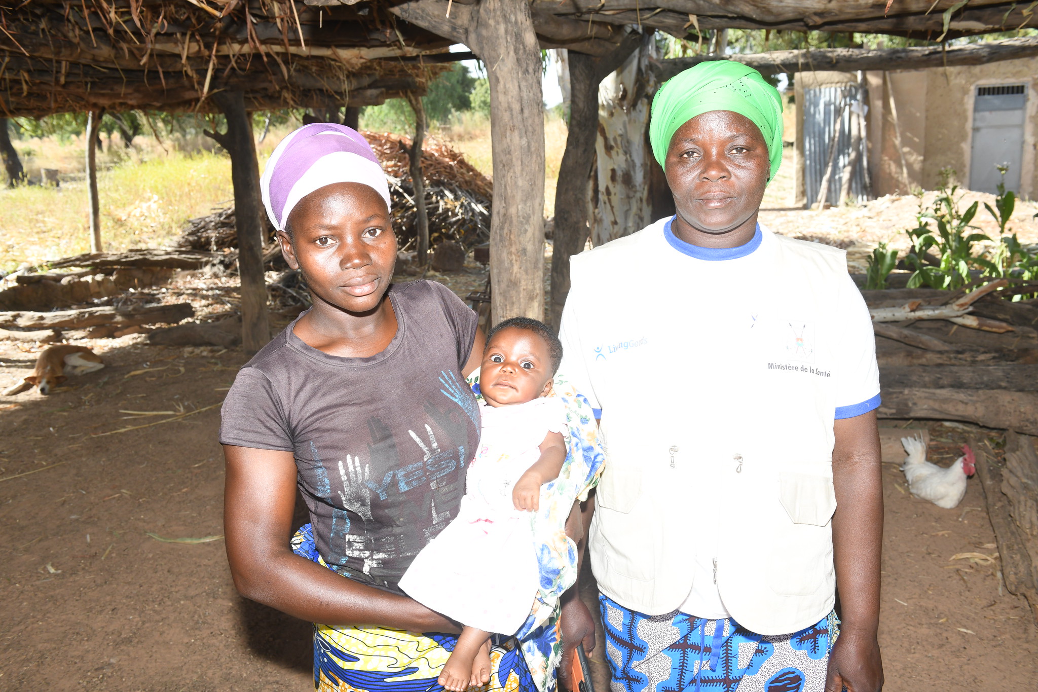 Community Health Worker Kiendrebeogo Mariam visits Monique Ilboudo and her child in Guiba.