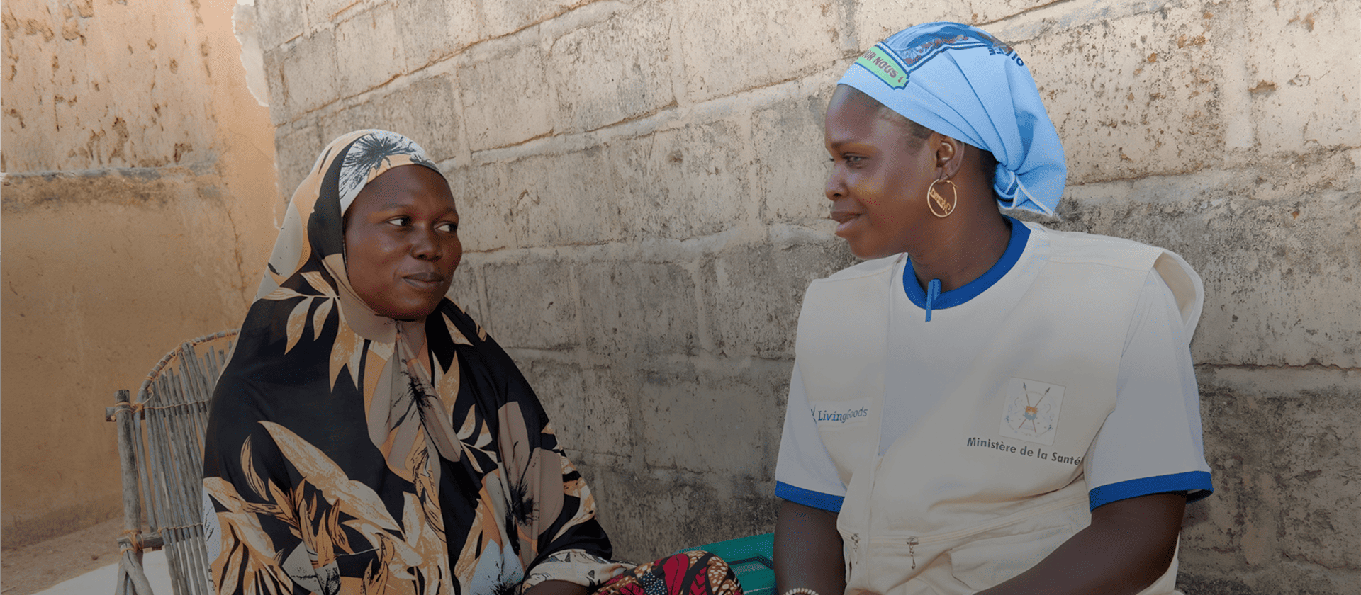 CHW Bounkoungou Alice with Kounaga Sahibata during a pregnancy follow-up visit in Guéré, Burkina Faso.