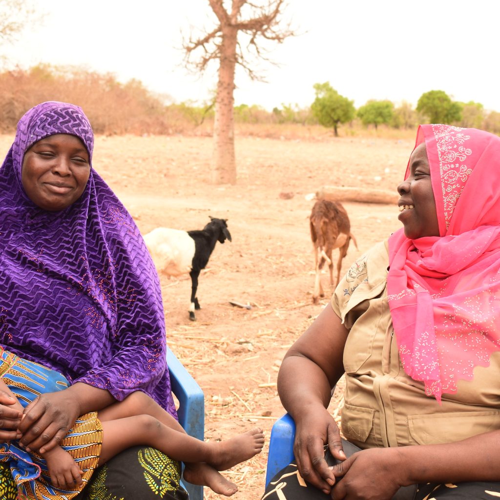Community Health Worker Tapsoba Mariam with Ouedraogo Saodate. 